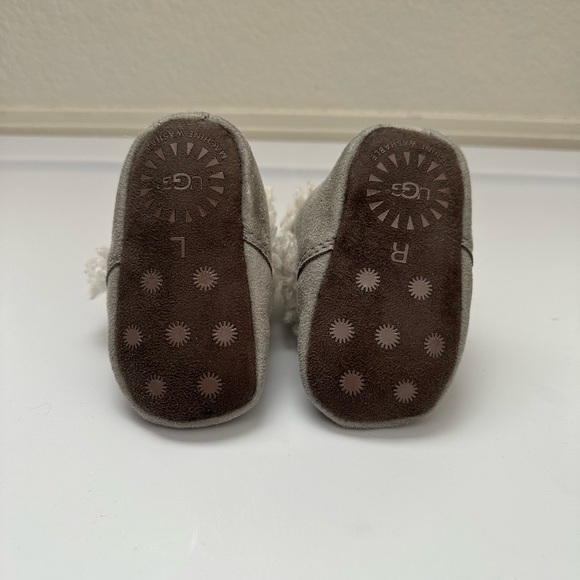 Baby UGG booties Size 2/3 - Picture 5 of 11